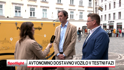 Dostavni robot, paketomat, poštar. Kako se modernizira Pošta Slovenije?