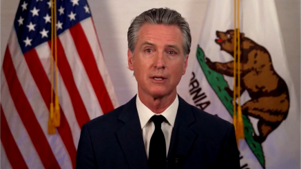 Newsom: Demokratija je napadnuta